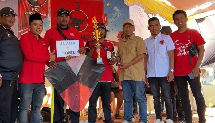 Lomba Tenongan Layangan karang anyar Kecamatan Kalianget Berakhir, Juara Pertama Dapat Mobil!