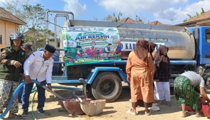 LAZISNU MWCNU KOTA SUMENEP SALURKAN 20 RIBU LITER AIR BERSIH UNTUK WARGA TERDAMPAK KEKERINGAN