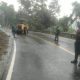 Gerak Cepat Babinsa Koramil 0801/01 Pacitan Bantu Bersihkan Material Longsor di Jalan Nasional Tamperan