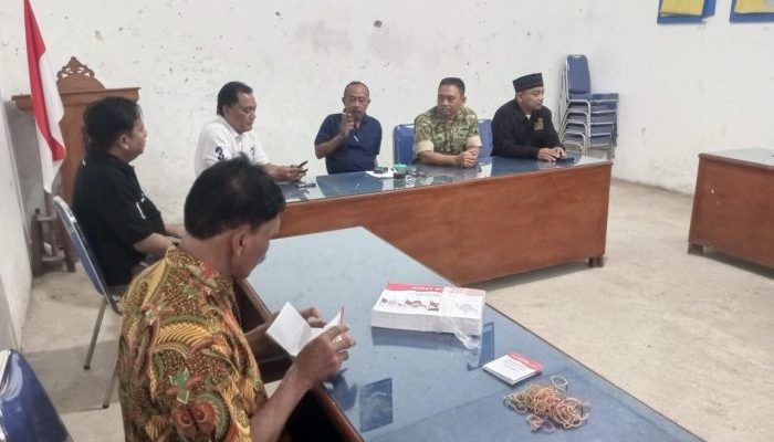 Koramil 0801/10 Punung Kawal Pengambilan dan Pelipatan Surat Suara Pilkades Desa Sooka